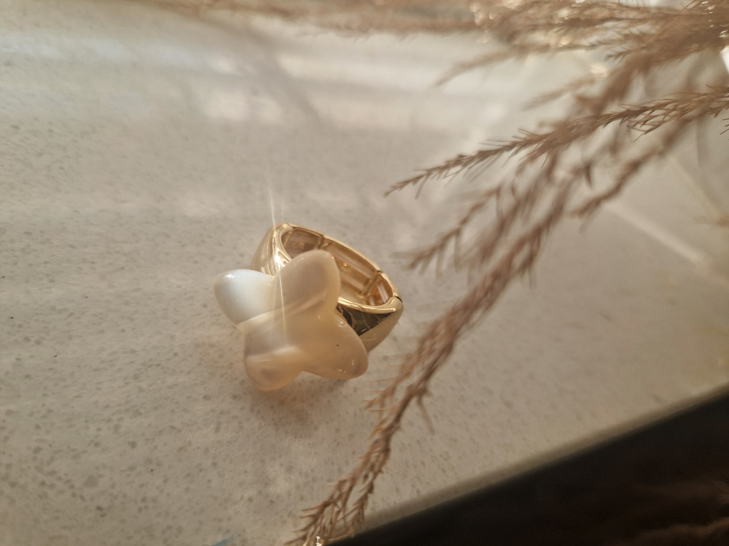 Ring white