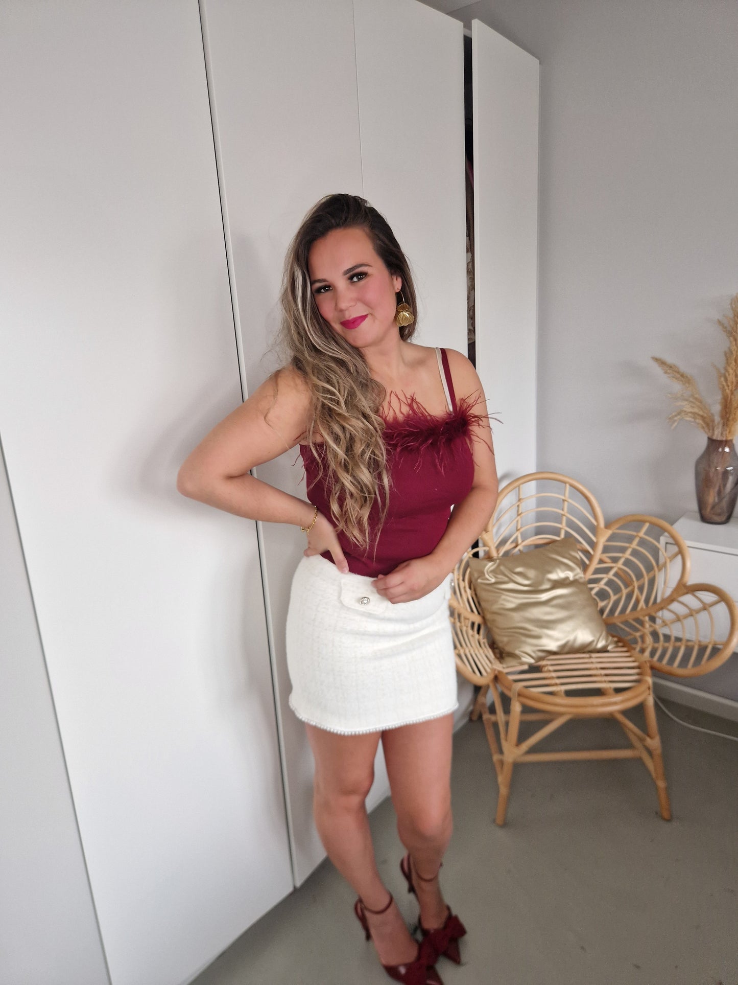 Top feathers burgundy