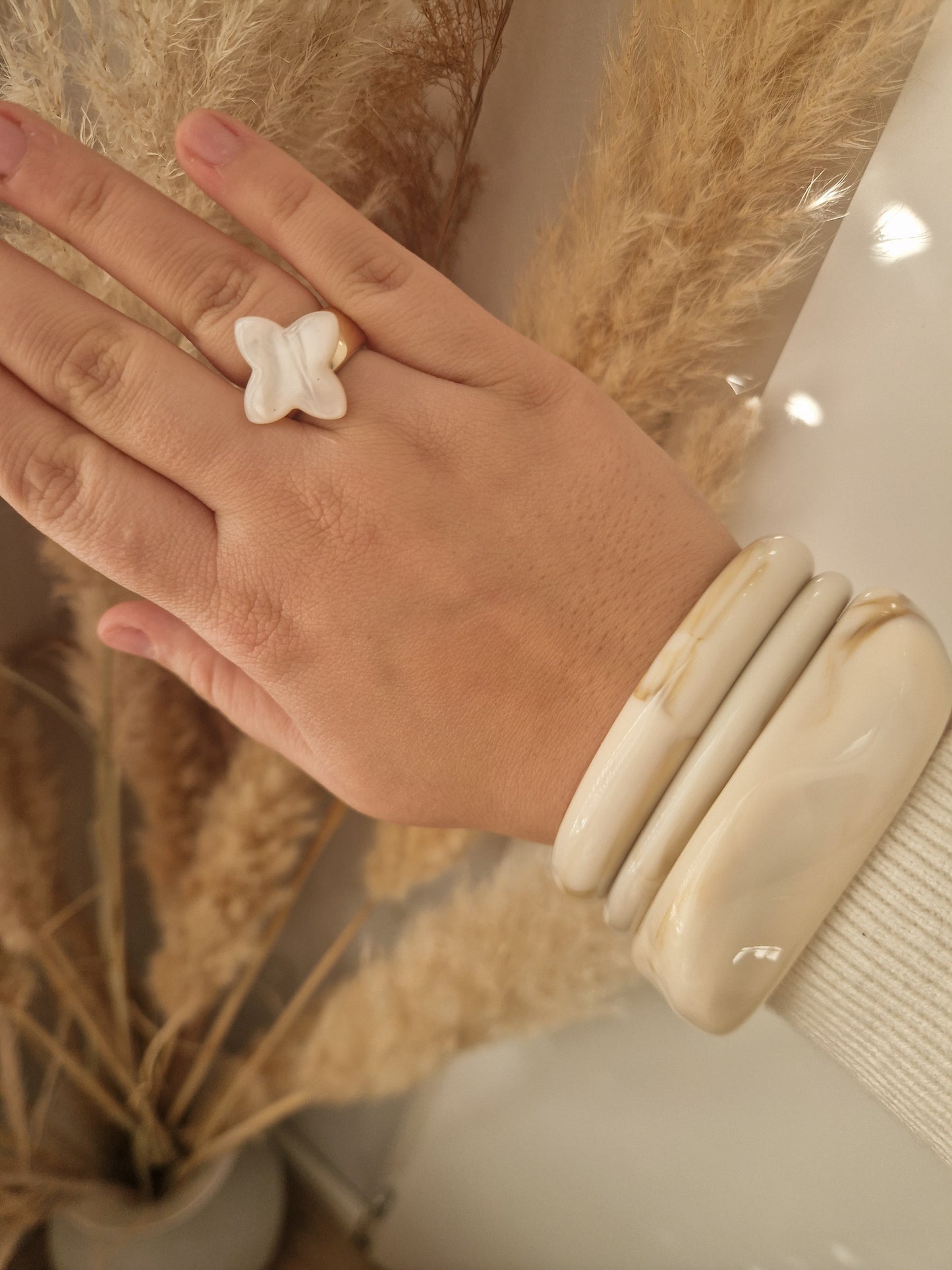 Ring white