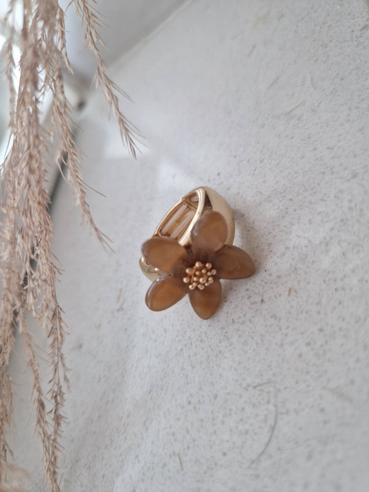 Ring bloem taupe (elastiek)