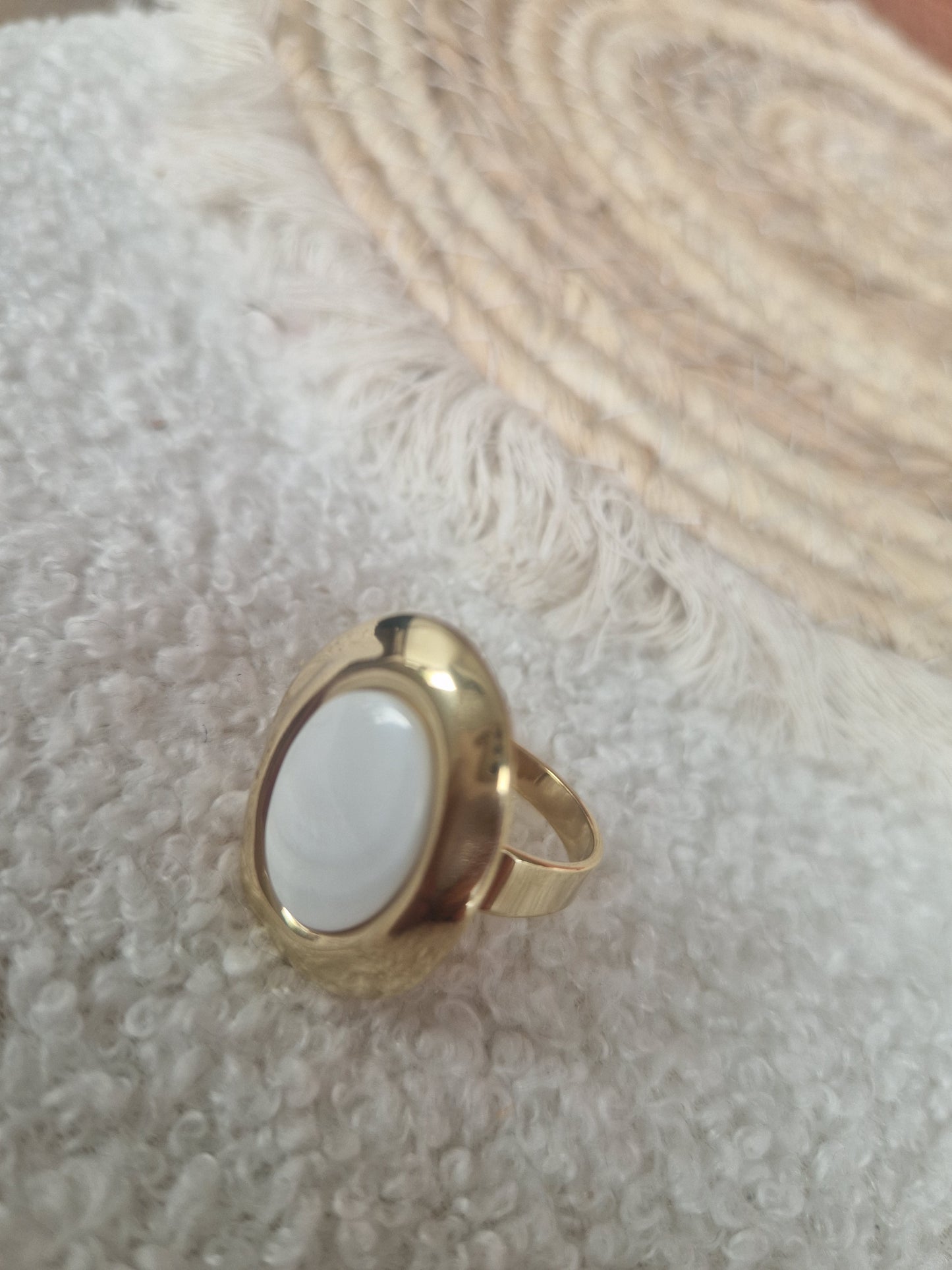 Ring white
