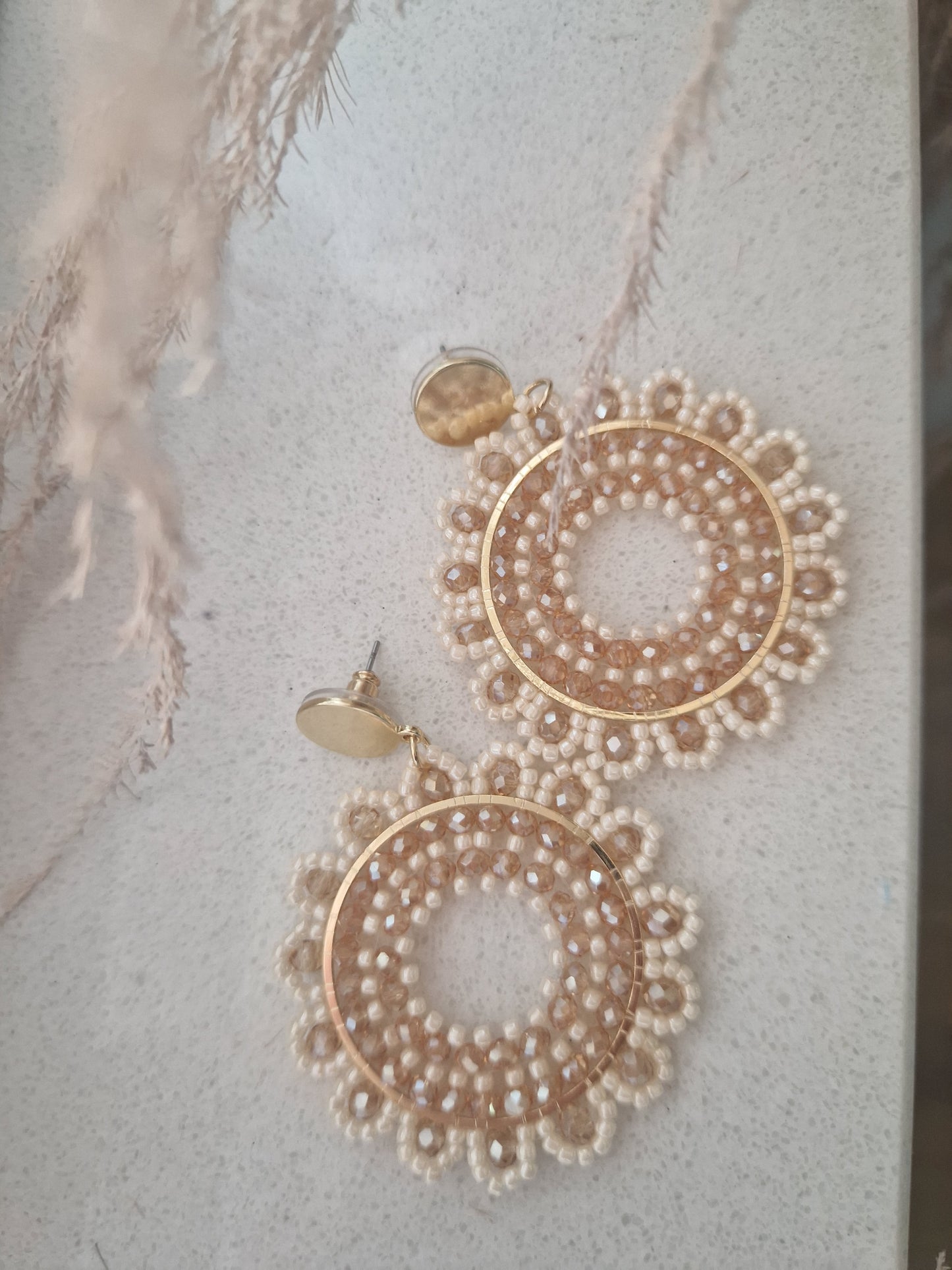 Oorbellen beige
