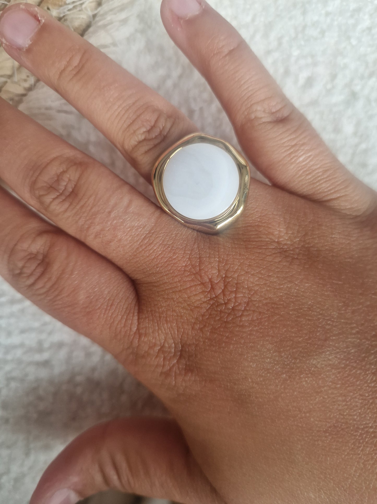 Ring rond white